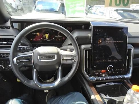 Used 2025 GMC Yukon Denali w/ Sun & Power Step Package AWD/4WD image 3
