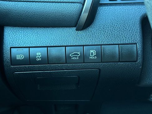 Used 2021 Toyota Camry LE image 32