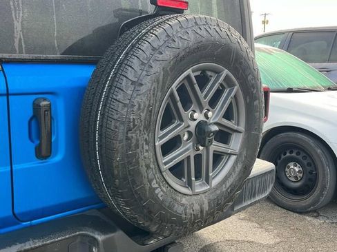 Used 2024 Jeep Wrangler Sport S image 12