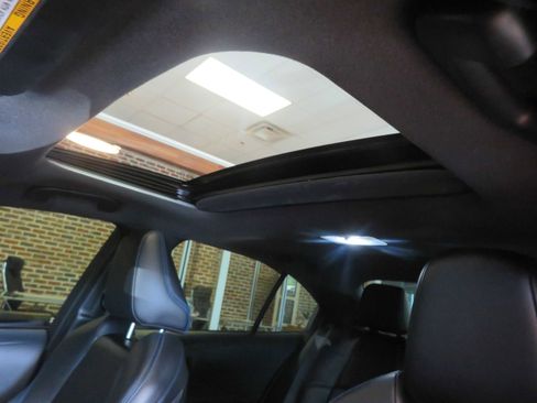 Used 2022 Toyota Corolla XSE FWD image 46