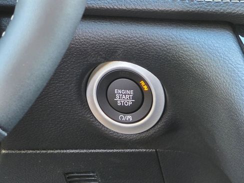 New 2026 Chrysler Pacifica Select FWD image 29