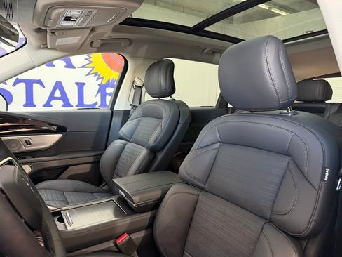 Used 2022 Ford F150 XL w/ Trailer Tow Package image 5