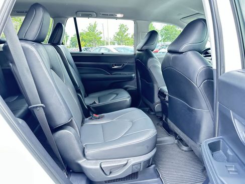 Used 2024 Toyota Grand Highlander AWD Hybrid image 16