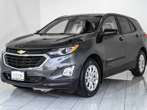 Used 2021 Chevrolet Equinox LS w/ LS Convenience Package FWD image 4