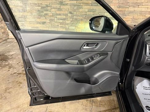 Certified 2025 Nissan Rogue SV image 12