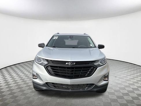 Used 2021 Chevrolet Equinox LT image 2