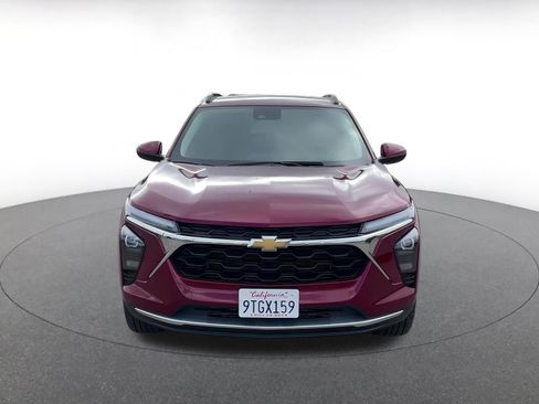 Used 2025 Chevrolet Trax LT w/ LT Convenience Package image 4