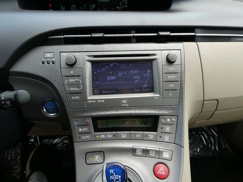 Used 2015 Toyota Prius Four FWD image 16