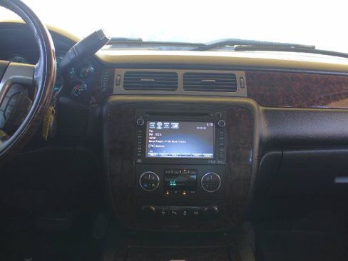 Used 2013 GMC Sierra 2500 Denali w/ Suspension Package, Off-Road AWD/4WD image 35