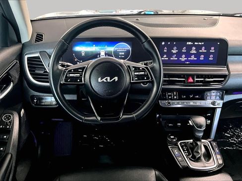 Certified 2025 Kia Seltos SX w/ SX Sunroof Package AWD/4WD image 6