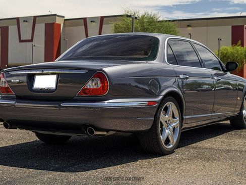Used 2006 Jaguar XJ8 RWD image 8