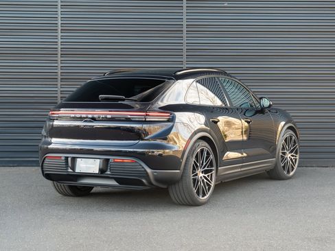 New 2026 Porsche Macan 4 Electric image 8