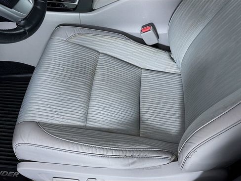 Used 2015 Toyota Highlander Plus AWD/4WD image 18