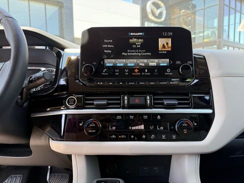 Used 2024 Nissan Pathfinder SL FWD image 21
