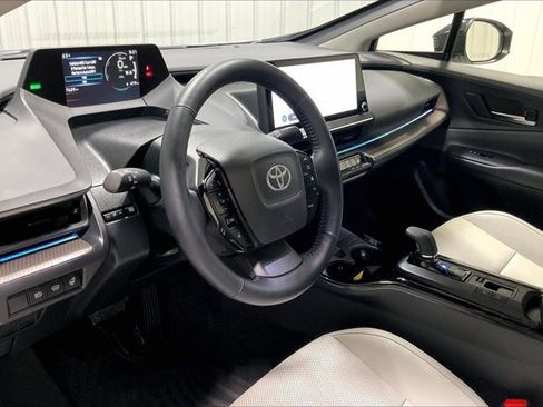 Used 2025 Toyota Prius XLE image 15