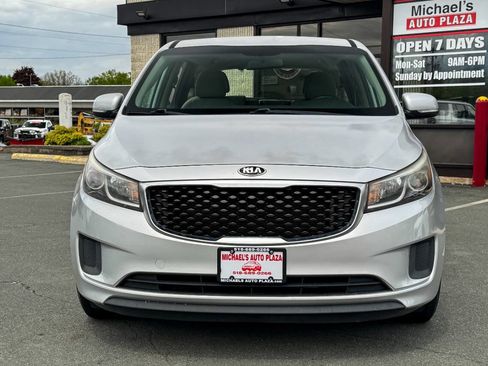 Used 2018 Kia Sedona L FWD image 9