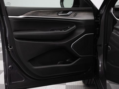 New 2026 Jeep Grand Cherokee Limited Reserve image 13