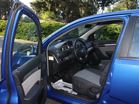 Used 2010 Chevrolet Aveo5 LS FWD image 5