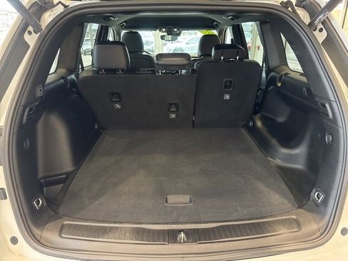 Used 2023 Jeep Grand Cherokee Altitude image 24