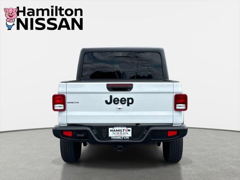 Used 2022 Jeep Gladiator Sport AWD/4WD image 3