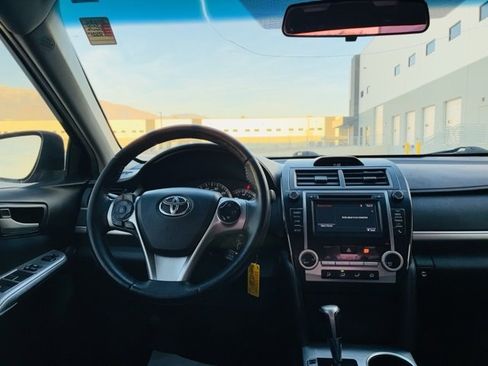 Used 2014 Toyota Camry L image 8