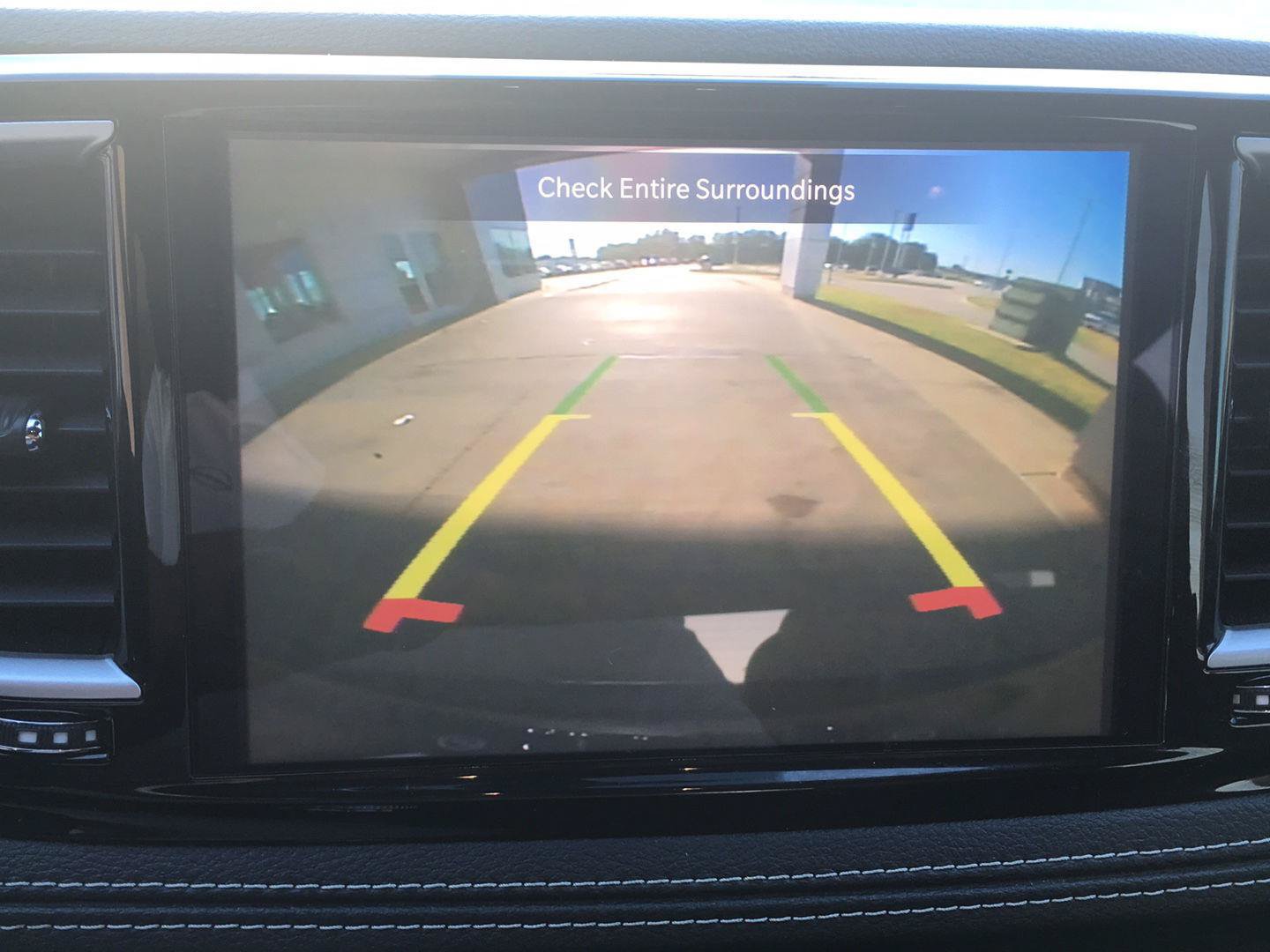 Used 2023 Chrysler Pacifica Touring FWD image 37