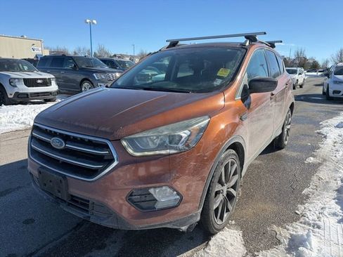 Used 2017 Ford Escape SE w/ SE Sport Appearance Package image 9