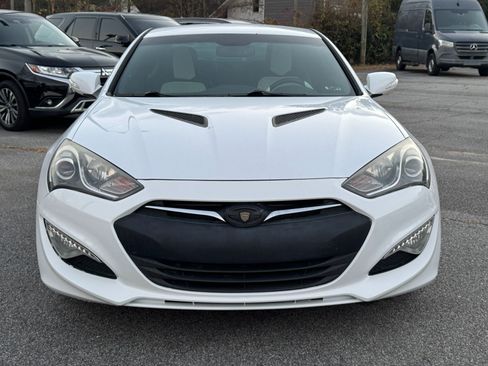 Used 2016 Hyundai Genesis 3.8 image 2