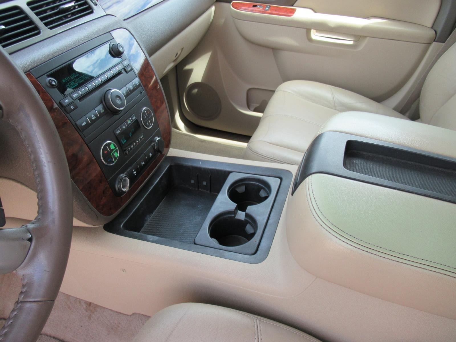 Used 2011 Chevrolet Suburban LT RWD image 16