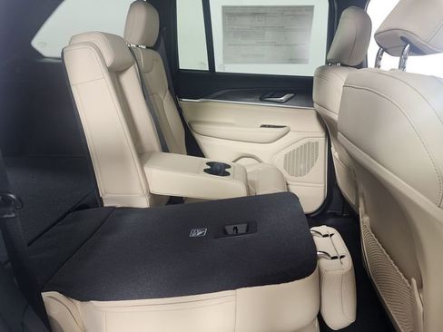 New 2025 Jeep Grand Cherokee Limited image 30