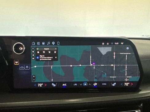 Used 2025 Chevrolet Traverse LT w/ Sun and Wheel Package AWD/4WD image 5