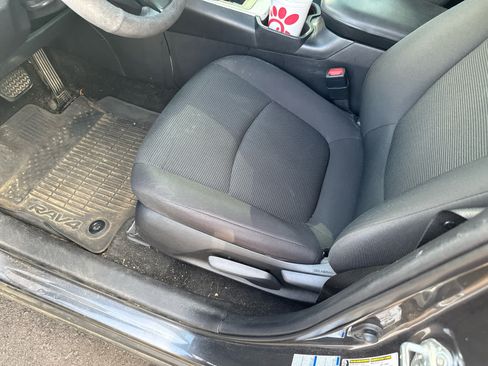 Used 2021 Toyota RAV4 LE AWD/4WD image 7