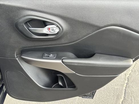 Used 2019 Jeep Cherokee Limited AWD/4WD image 21