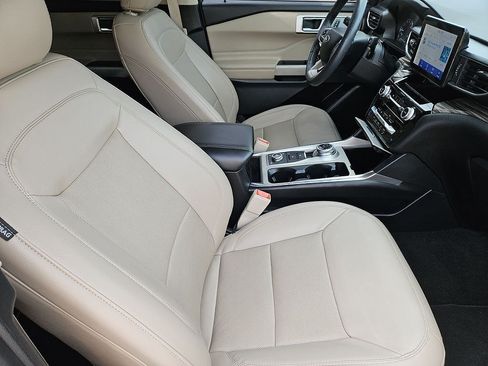 Used 2024 Ford Explorer Limited AWD/4WD image 10