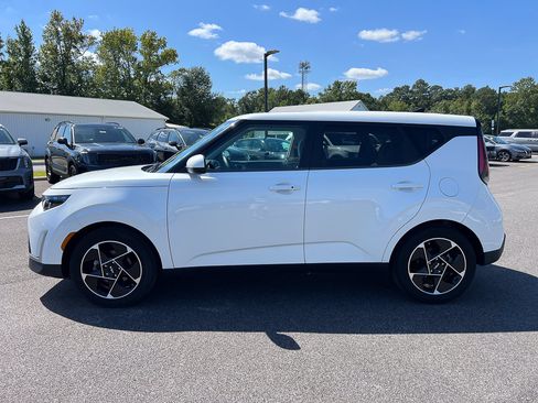 Used 2023 Kia Soul EX FWD image 3