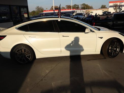 Used 2019 Tesla Model 3 Standard Range Plus image 4