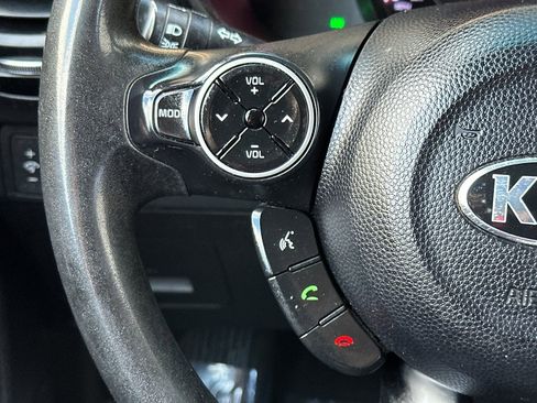 Used 2015 Kia Soul FWD image 24