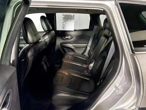 Used 2019 Jeep Cherokee Latitude Plus w/ Cold Weather Group image 19