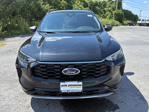 Used 2023 Ford Escape ST-Line AWD/4WD image 2