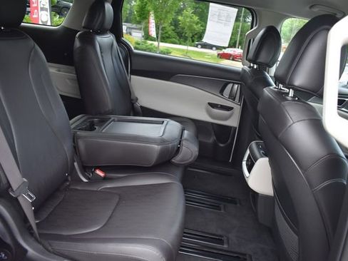 Used 2024 Kia Carnival LX FWD image 14