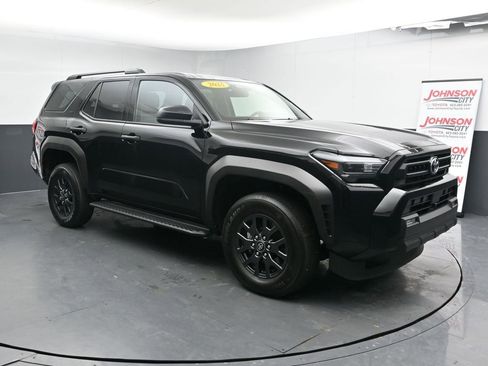Used 2025 Toyota 4Runner SR5 image 2