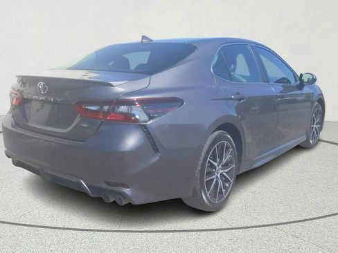 Used 2022 Toyota Camry SE FWD image 6
