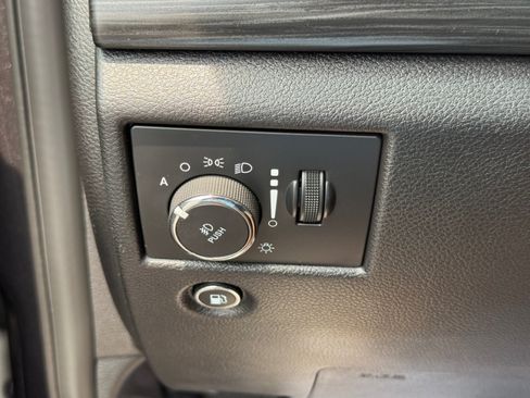 Used 2020 Jeep Grand Cherokee Altitude AWD/4WD image 36