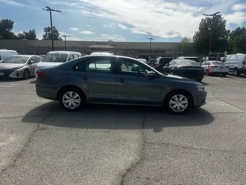 Used 2011 Volkswagen Jetta SE image 6