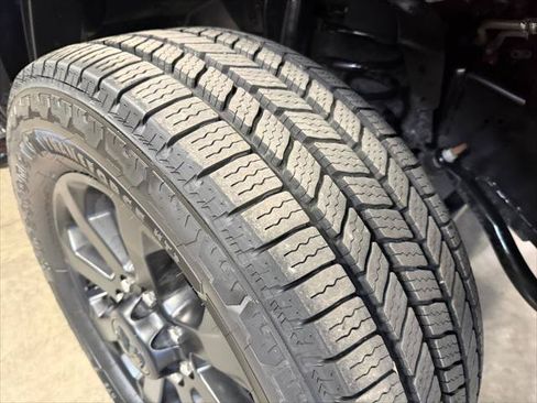 Certified 2024 RAM 2500 Big Horn w/ Night Edition AWD/4WD image 5