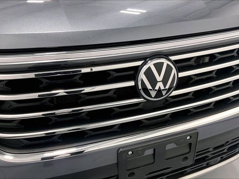 Used 2024 Volkswagen Atlas SE AWD/4WD image 30
