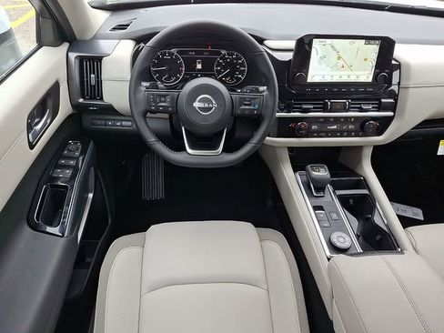 New 2025 Nissan Pathfinder SL image 10
