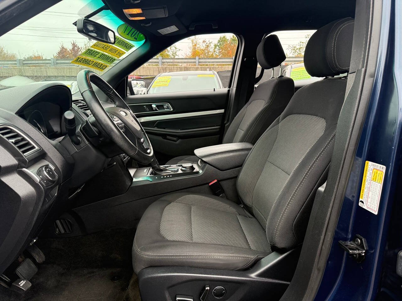 Used 2017 Ford Explorer XLT w/ Equipment Group 201A AWD/4WD image 11