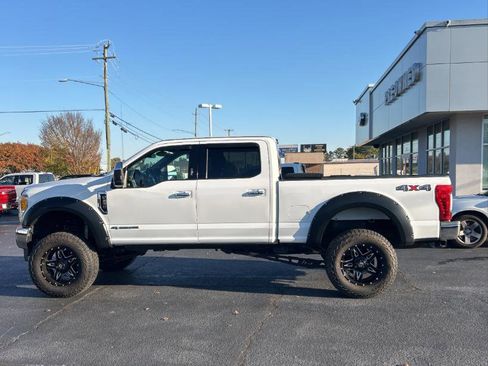 Used 2017 Ford F250 Lariat w/ Chrome Package image 2