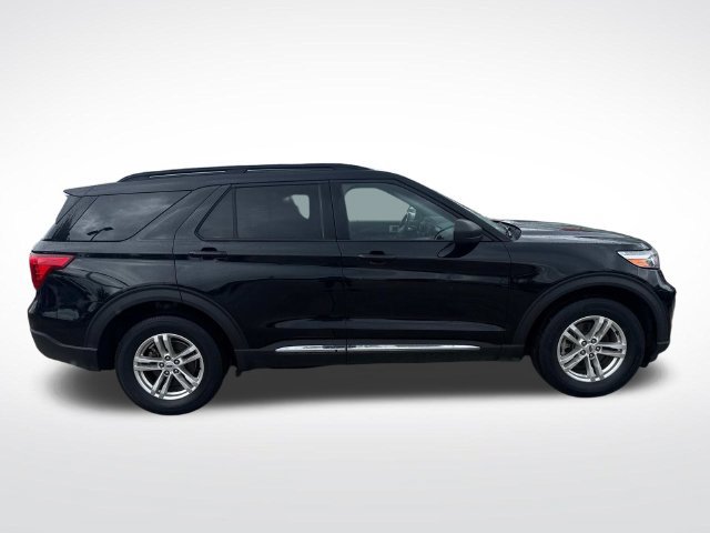 Used 2023 Ford Explorer XLT w/ Equipment Group 202A AWD/4WD image 12